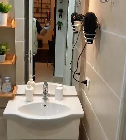 Awesomehouse Centre *