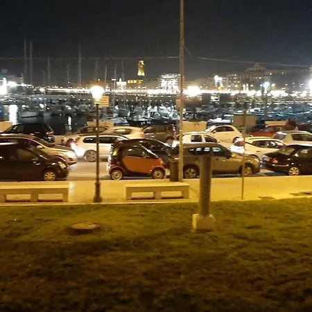 Awesomehouse Centre Nyaraló *