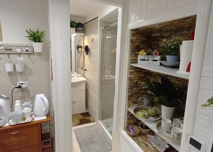 Awesomehouse Centre *