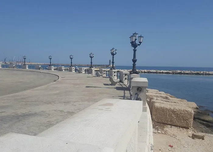 Awesomehouse Centre *