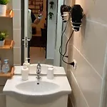 Awesomehouse Centre *
