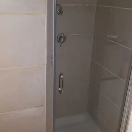 בית נופש Awesomehouse Centre בארי